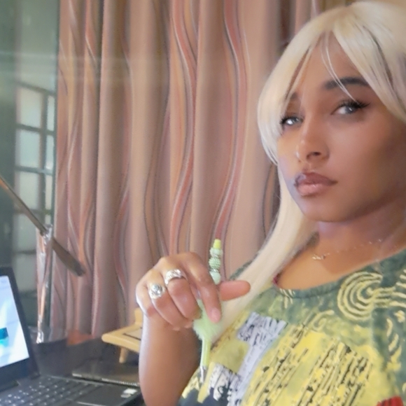 Meet your Posher, Tiffany - Picture 12 of 17